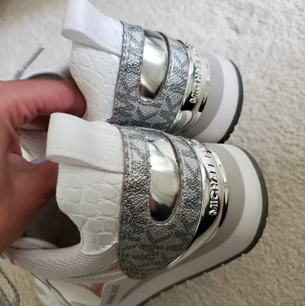 NWOT Michael Kors Wilma Mixed Media Trainer Sneakers Shoes Silver/ White sz6 - Picture 3 of 12